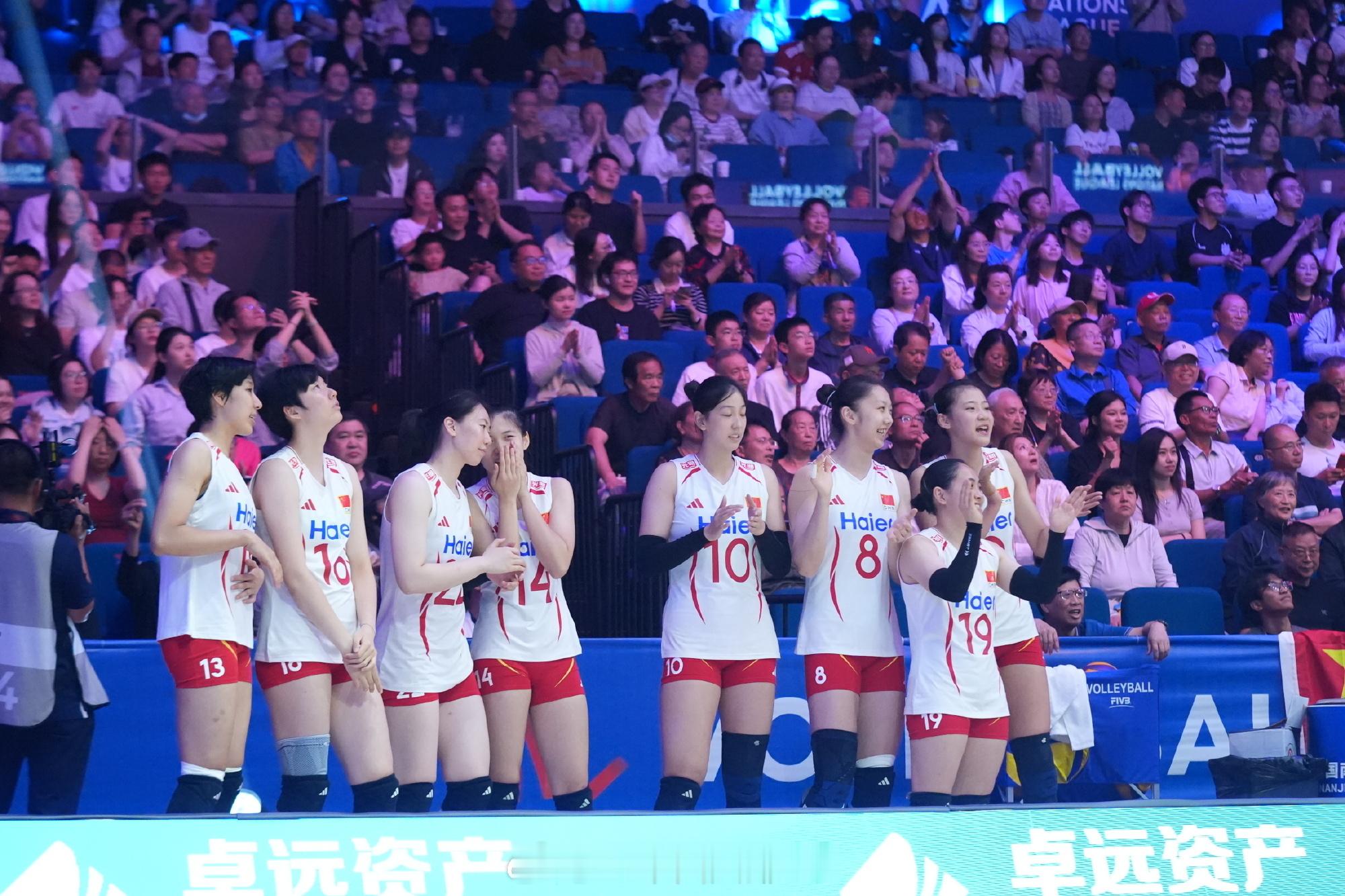 2026年世界女排联赛 中国南京站，中国女排vs泰国女排，以3-2（25-14、