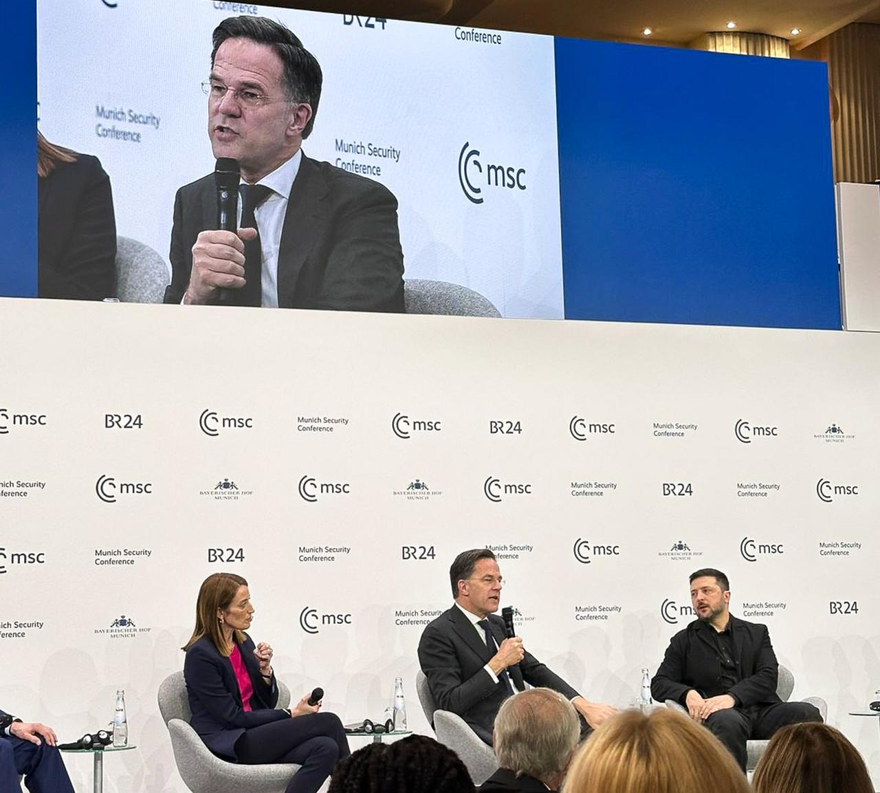 北约秘书长吕特在慕安会论坛期间，讲了一条乌克兰狗的故事。

吕特回忆起他访问乌克