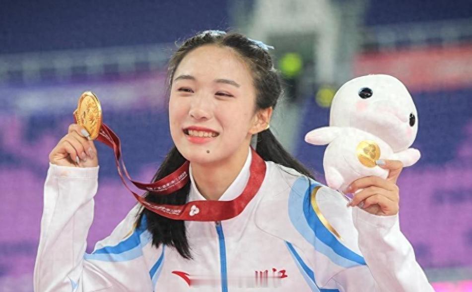 16岁浙江小将陈妤颉展现亚洲顶尖水准，全运会女子100米决赛以11秒10刷新亚洲