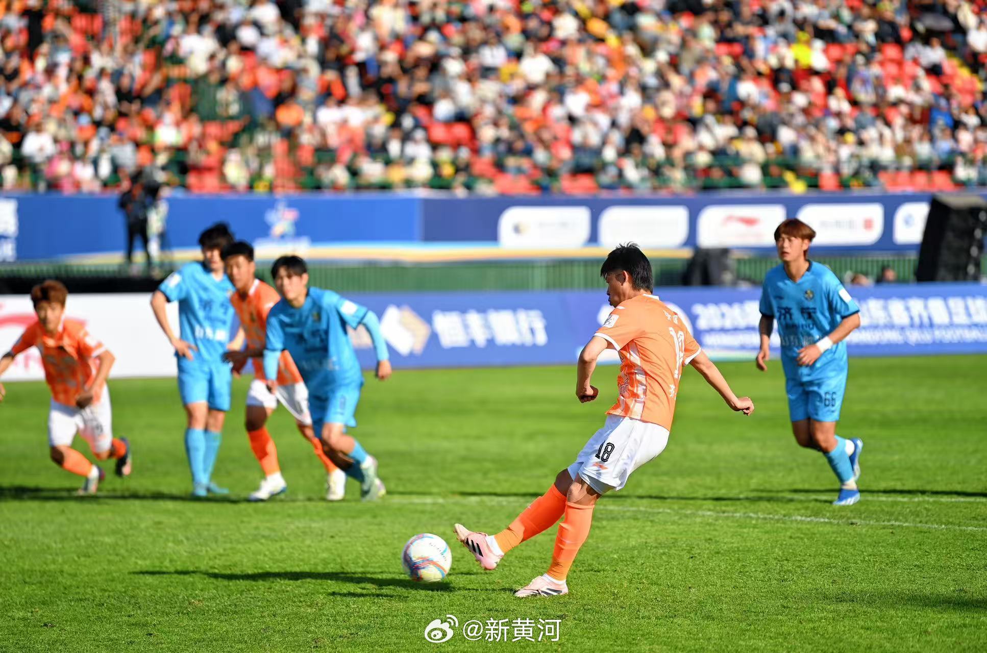 【#齐鲁超赛球票五一假期买十赠一#】五一假期将至，山东球迷即将迎来一场期待已久的