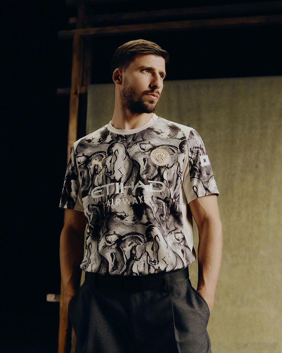 最权威的展秀来了鲁总马年新春特别系列的“秀场”大片，城里最“骏”非他莫属马到城功