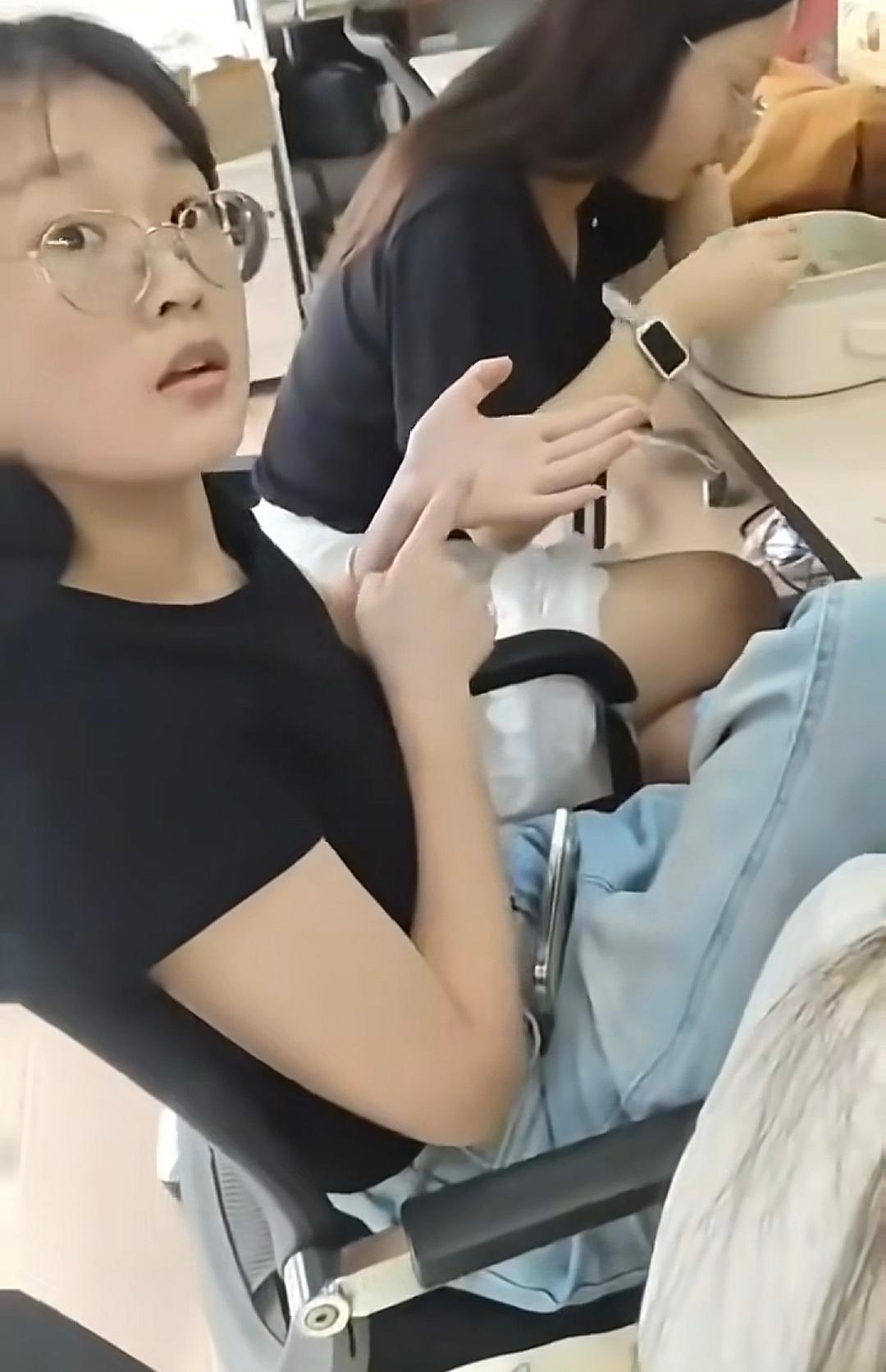有个疑问，
我一直不敢说，怕被骂
涉事女子为几十元的外卖恶意投诉未收到餐品骗取退