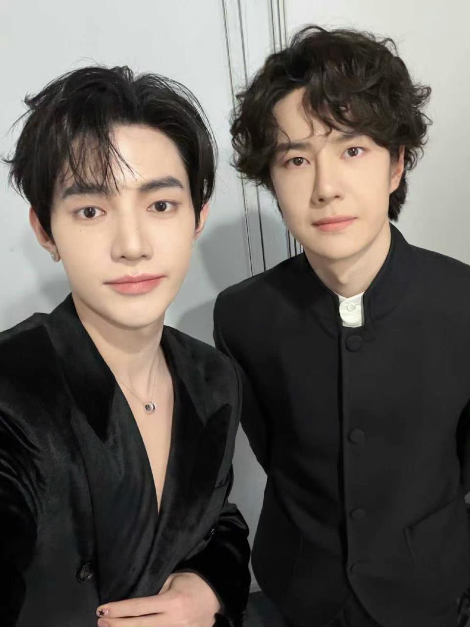 章昊发了和王一博的自拍章昊晒王一博自拍照章昊王一博自拍合影