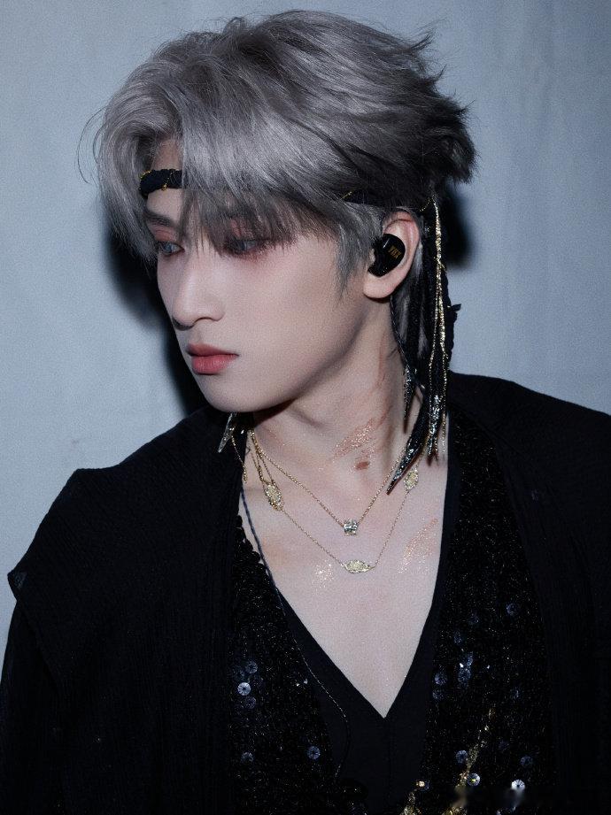 严浩翔严寒地🔚，期待住和浩翔下一程的见面，祝我们六周年快乐  