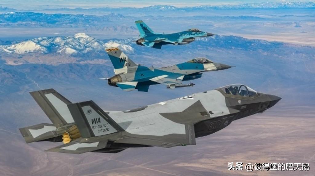 当地时间4月3日，一架美国空军的 F-16CJ 战斗机在伊朗/伊拉克空域飞行时，