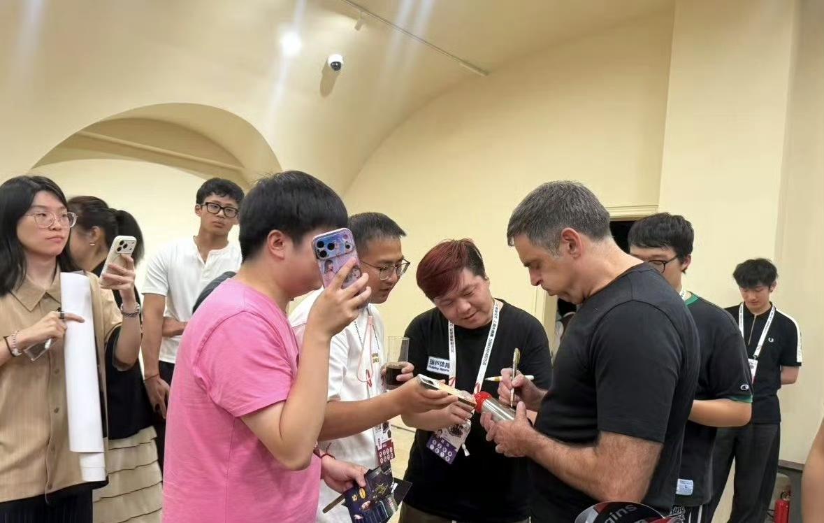 岁月不饶人，一不小心50岁的火箭也成了油腻男……
一个父亲卖掉唯一的房子，赌儿子