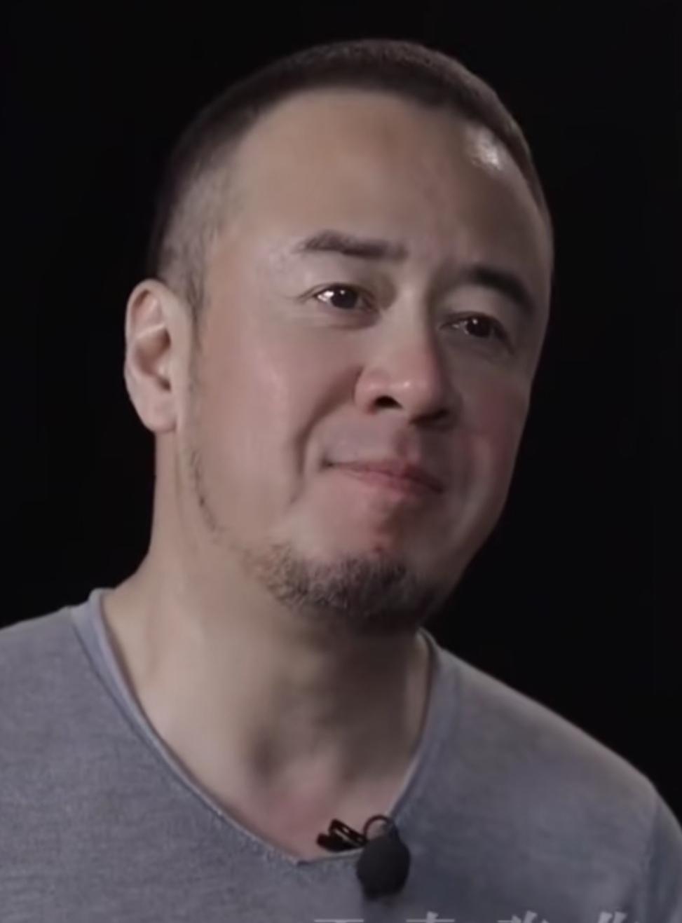 得意时，切忌莫被掌声捧晕了头，莫攀附权贵以图虚势，莫践踏弱者以求快意。风头越盛，