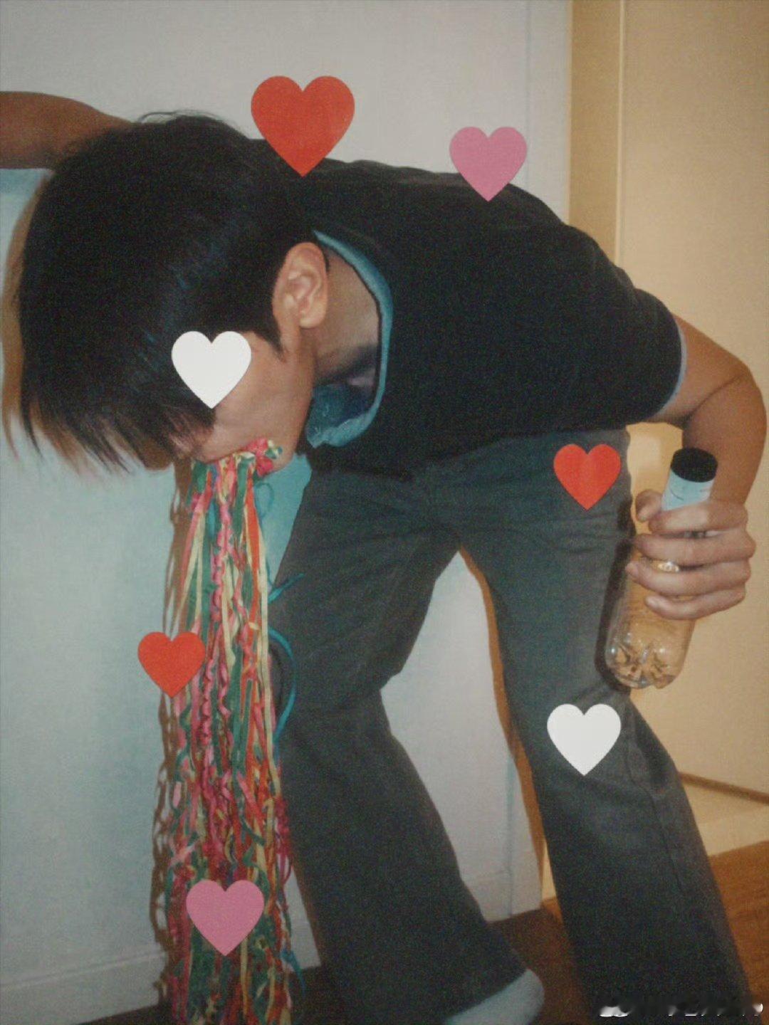 姚弛时隔七年大厂再庆生 时隔七年大厂再相聚，生日被反复宠爱，姚弛真诚又通透，珍惜