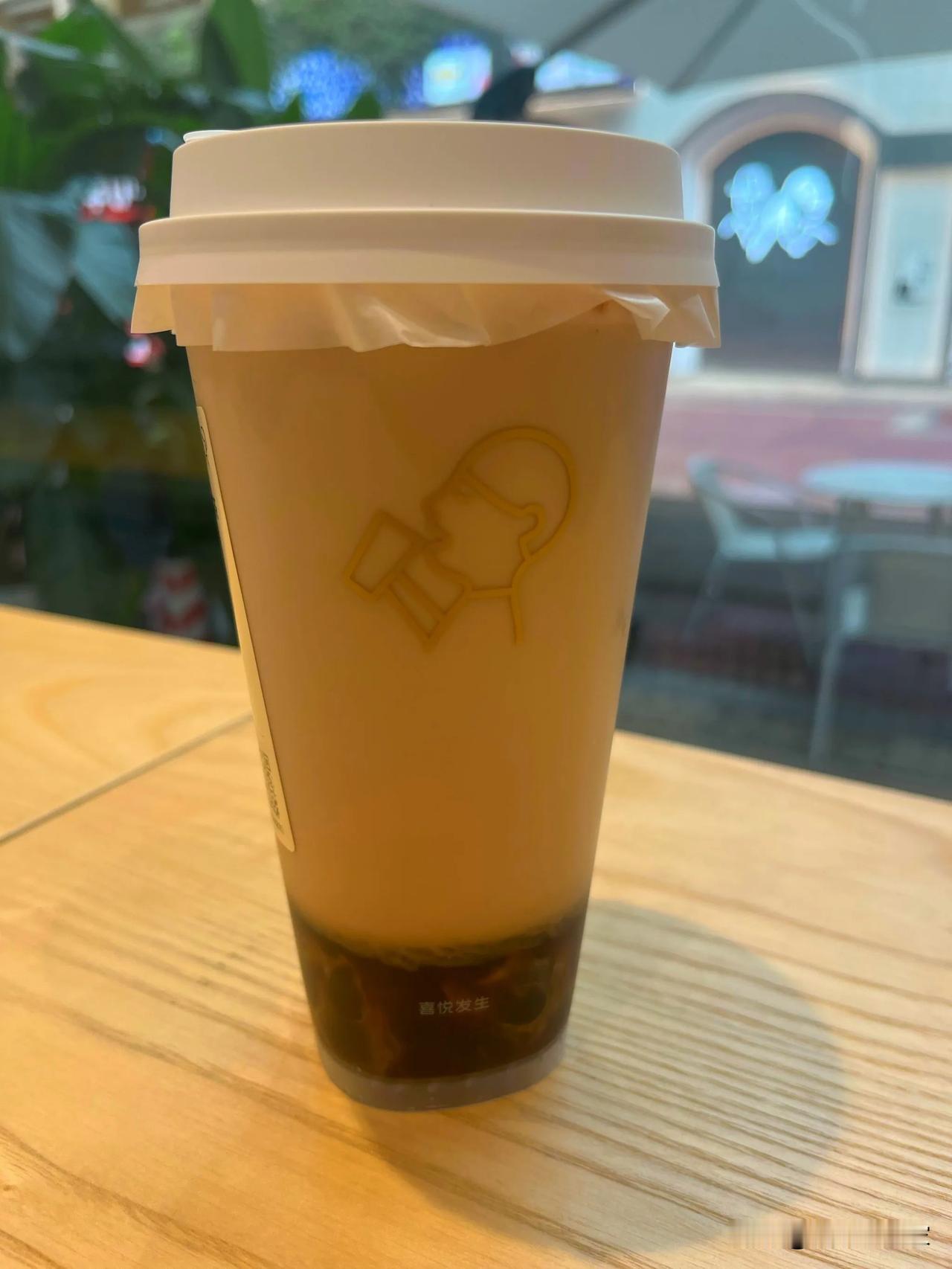 其实，喜茶的崛起同样伴随着难得的创意、过硬的技术基础和强大的实用价值。
在创意方