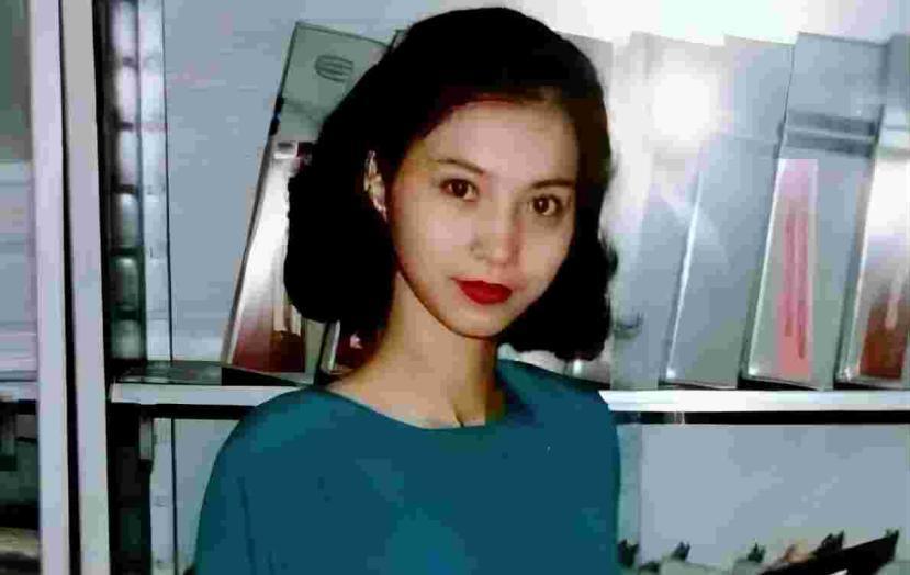 “当最后一件衣服褪去，我的心在颤抖。”2000年，一年轻女孩在古长城进行裸体摄影