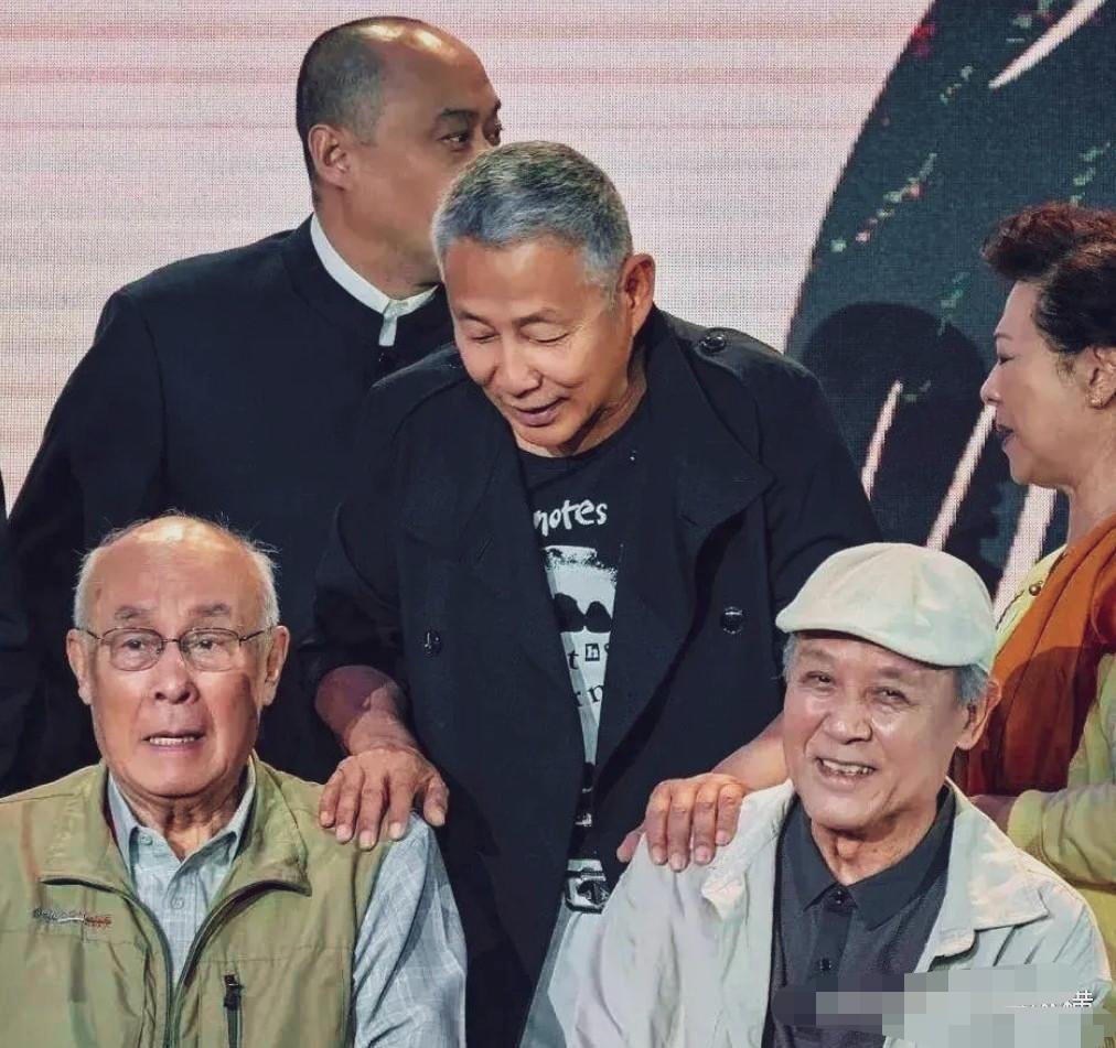 这张老照片里的人物都不简单，都是老艺术家。能认出来吗？
