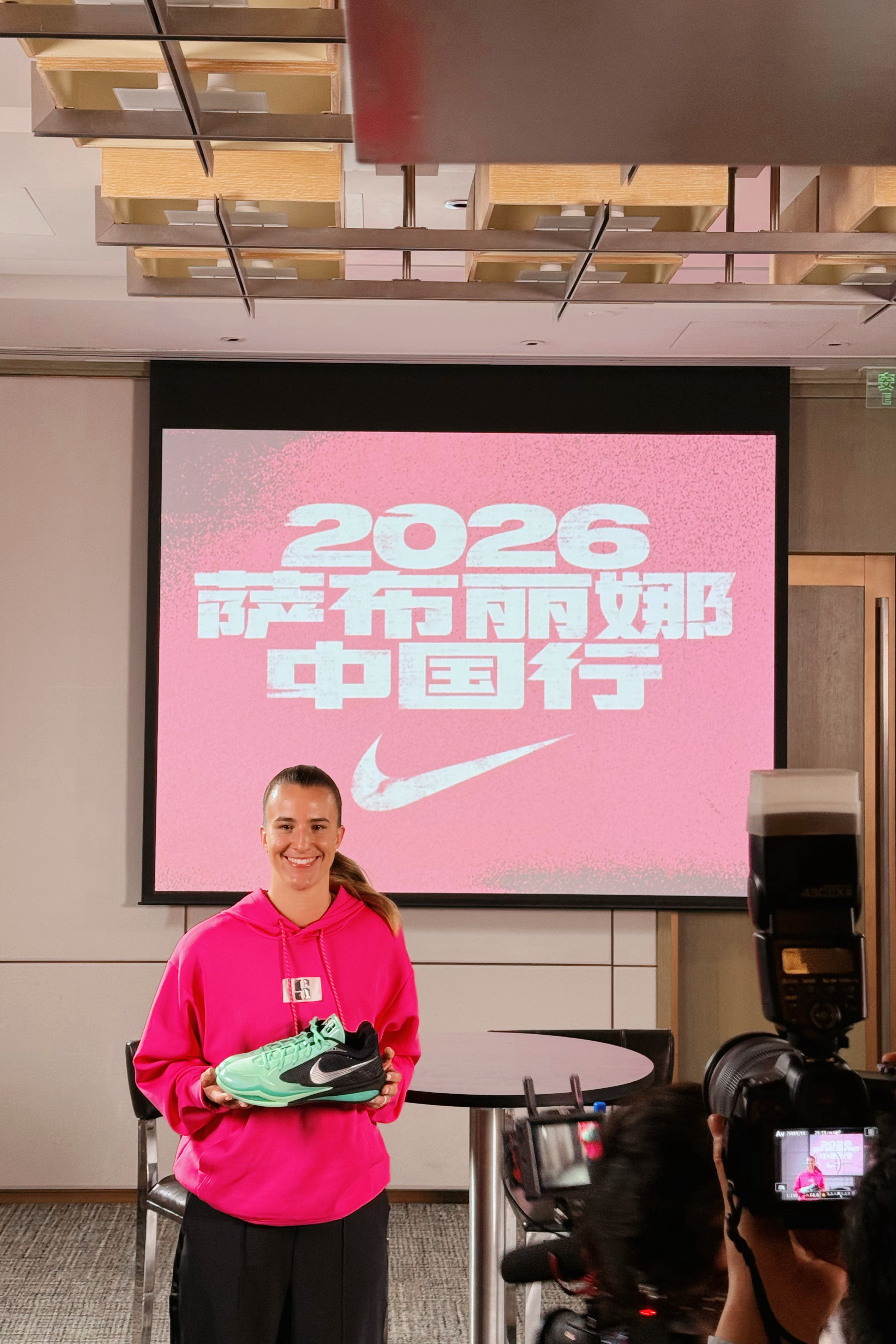 探长这两天见到了全世界最好的女篮运动员之一，她带着萨布丽娜4来了。萨布丽娜中国行