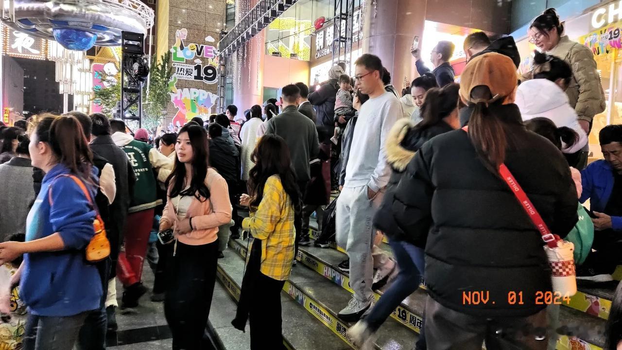  今天是周末。又到了双休日的时间。在这个时间段，也是人们最放松的时候，也是人们出