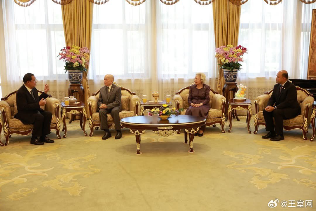 柬埔寨王室 🇰🇭来中国进行官方访问的洪森亲王证实西哈莫尼国王和母亲莫尼列太后