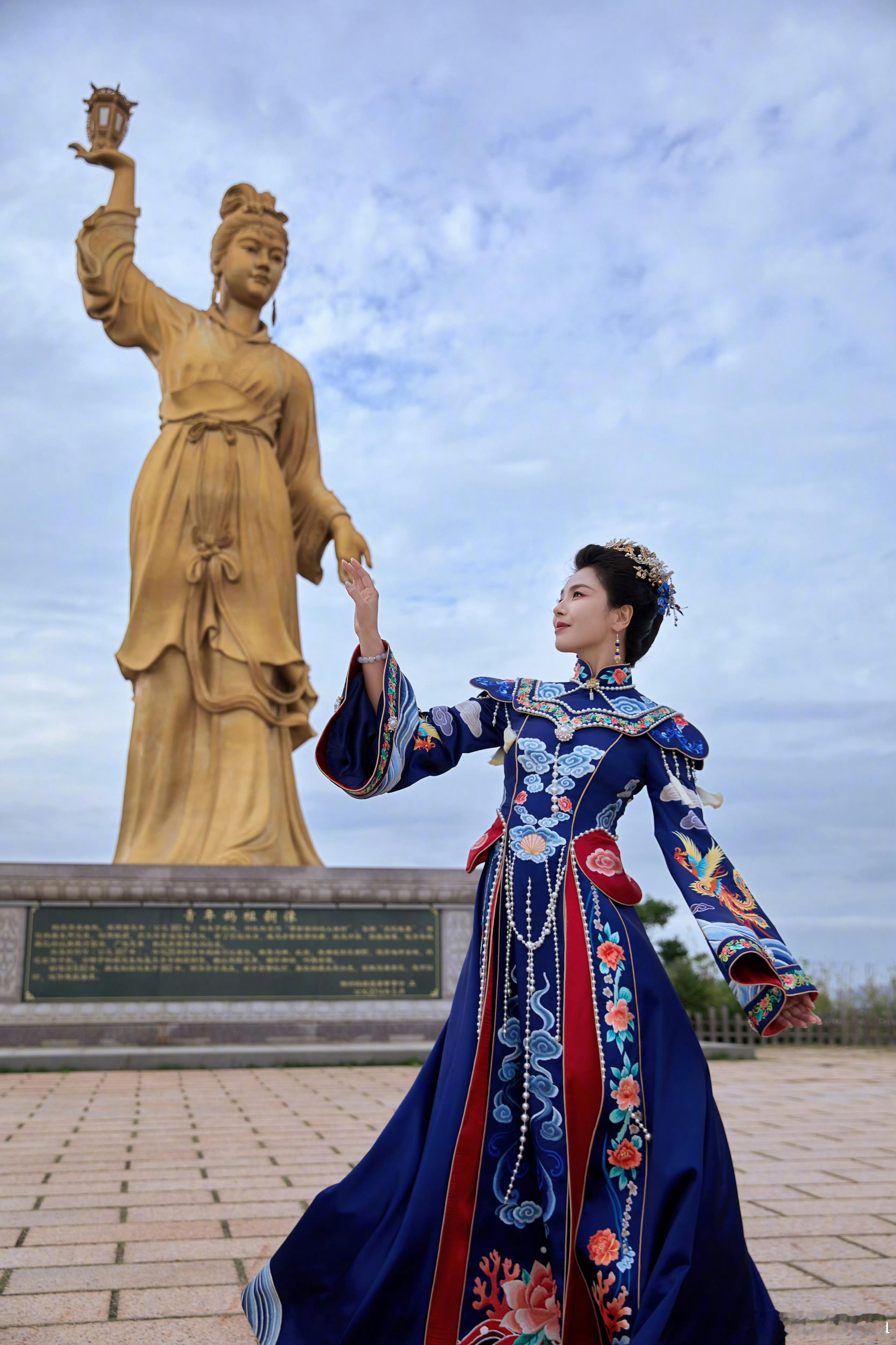 刘涛妈祖错位牵手图 