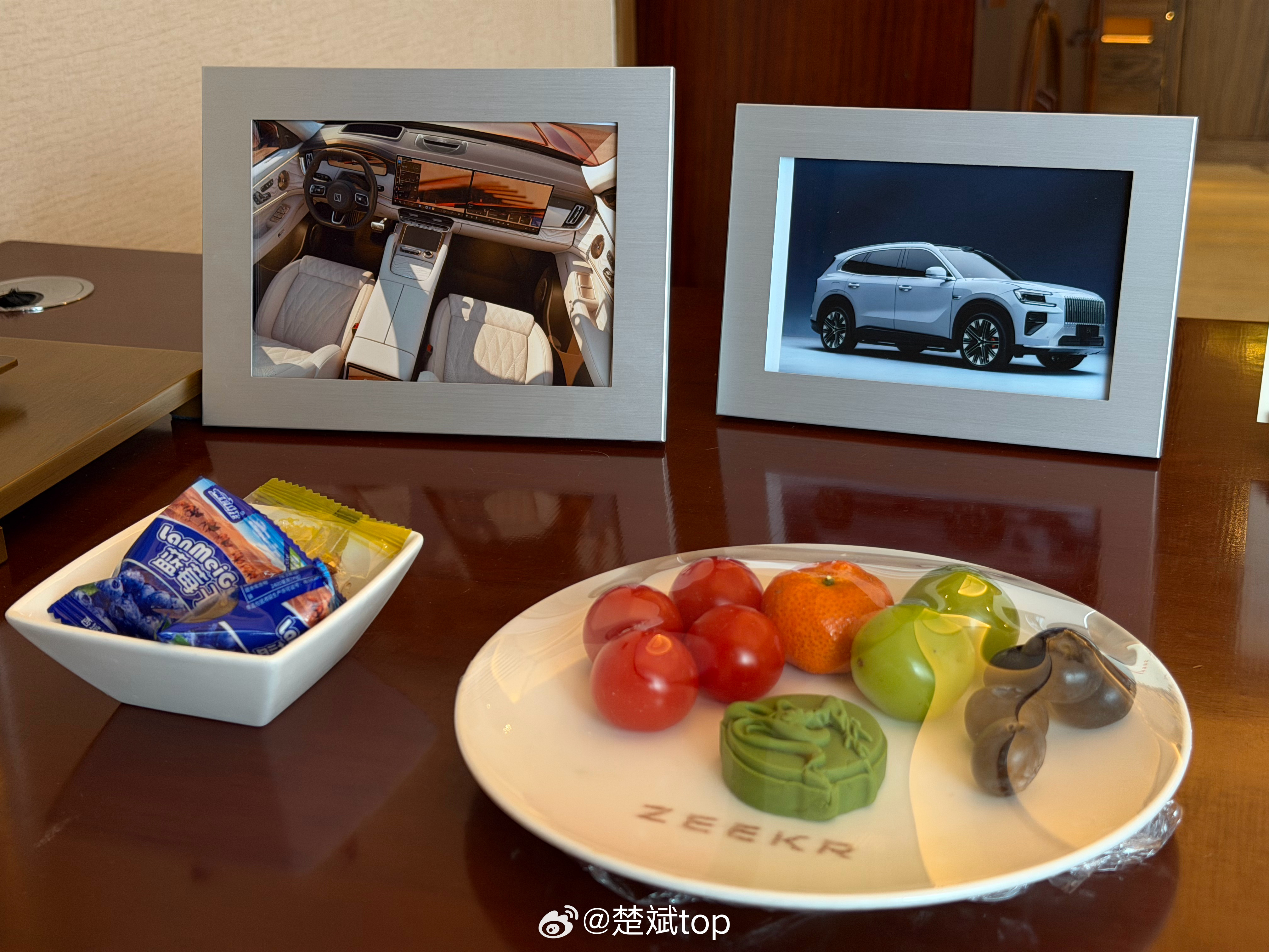 极氪的活动总是充满了仪式感，今天试驾极氪8X，上来就开曜影版，我这小心脏扑通扑通