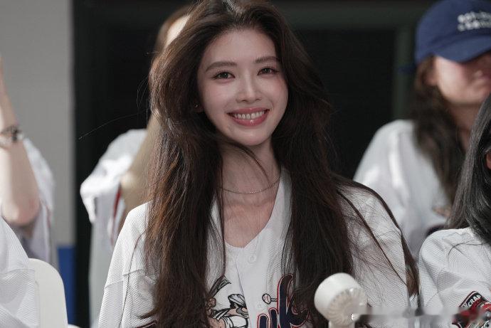 方圆孙一宁美伢迅猛龙原生脸对比方圆孙一宁美伢迅猛龙变美思路 对比完原生旧照和现在
