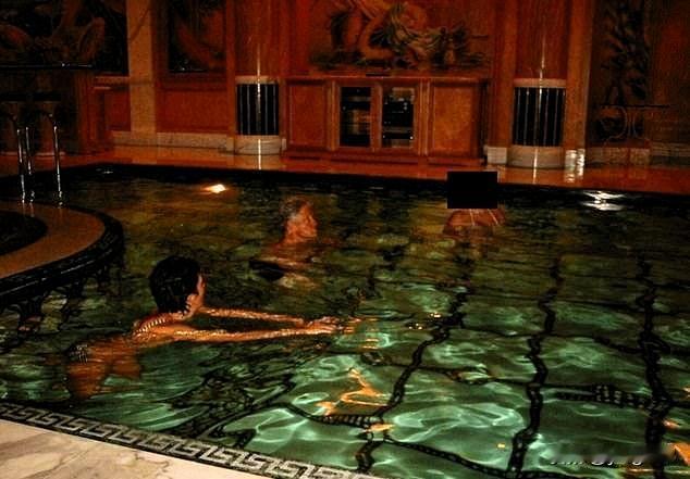 本周，比尔·克林顿和希拉里·克林顿将就他们与杰弗里·爱泼斯坦的关系接受质询，共和