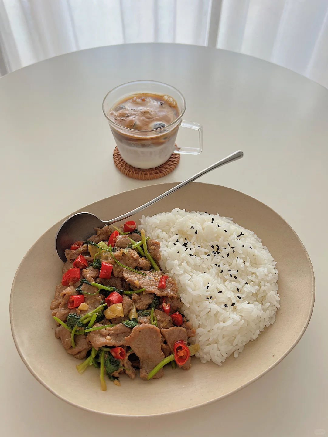 普通人的减脂餐-香菜牛肉拌饭🍱