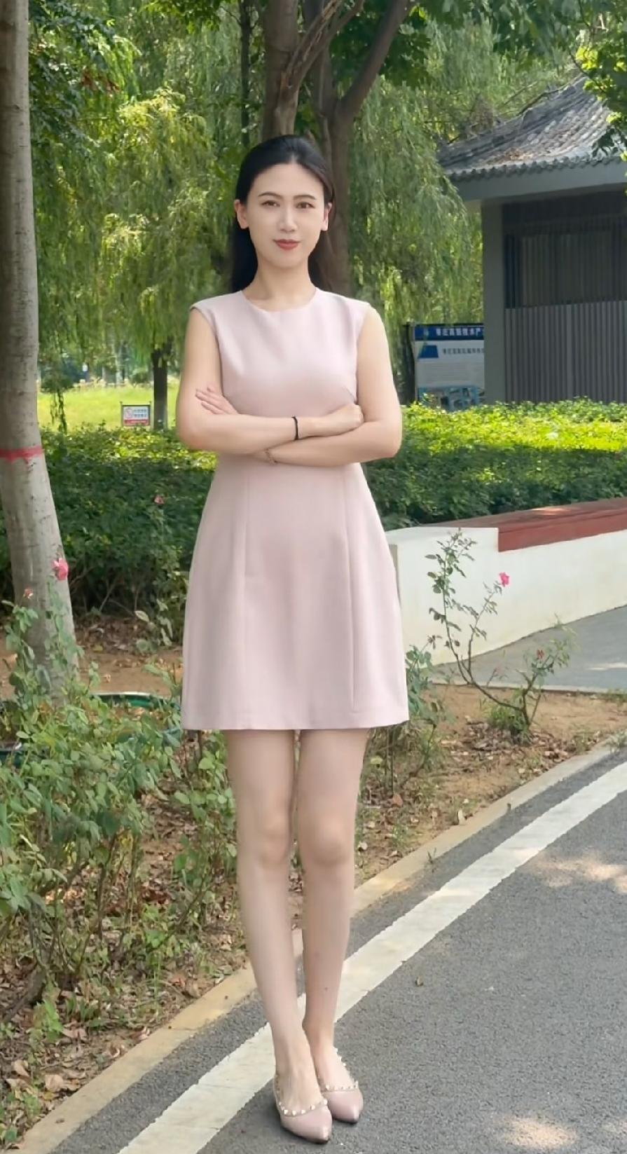 这样的美少妇，身材顺溜，十分耐看。漂亮！