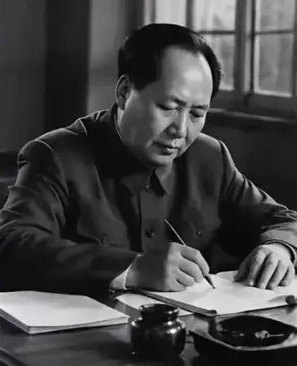 书写世界新社会发展，
鞠躬尽碎为人民服务！