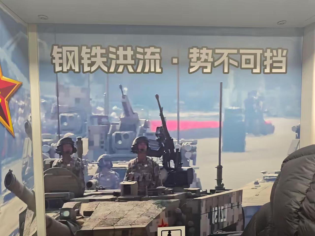 地铁上的这个征兵宣传也太给到位了！ 征兵宣传 征兵宣传进高校 这个征兵宣传真的酷