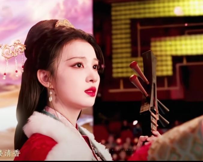 王楚然长得太美，直接美到我词穷了，她在春晚《贺花神》里一袭红袍衬得她肤白胜雪，眉