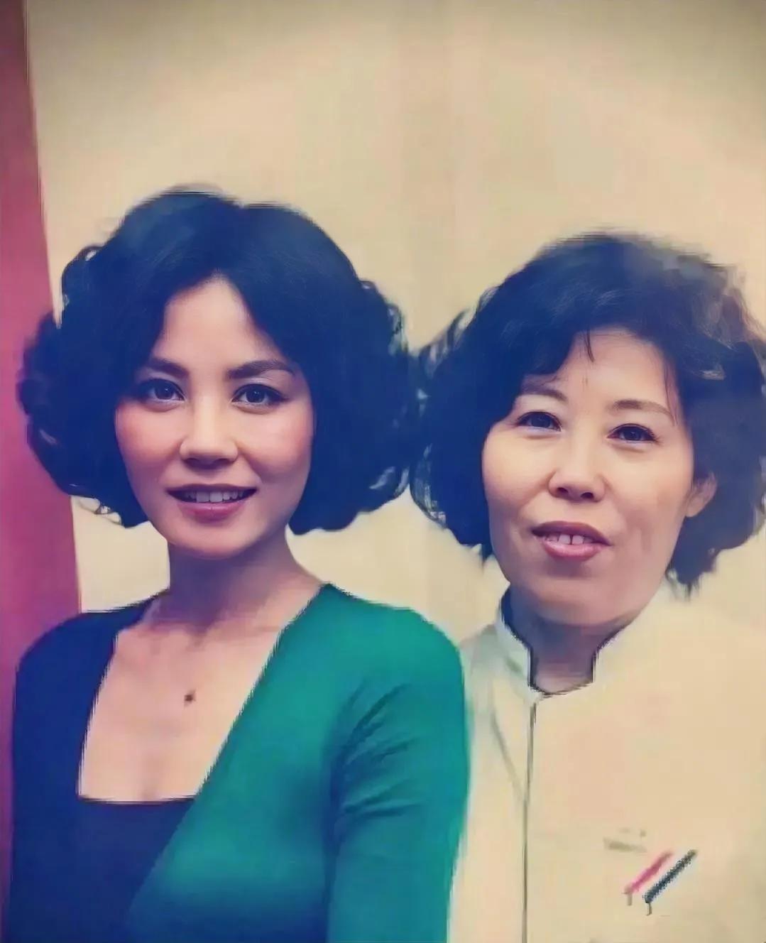 据说烫发这件事情，谁烫谁显老，就连那天后王菲也不例外。

你是喜欢一头波浪卷发的