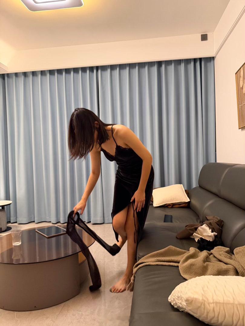 就我俩在家也不知道害羞啥 