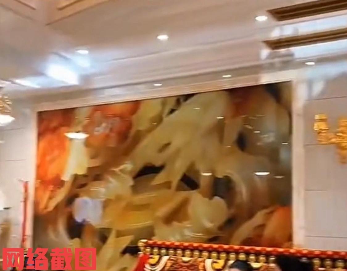 浙江有女生有个男朋友。

女生只是知道男友家是农村的，以为家里的条件一般般，当随