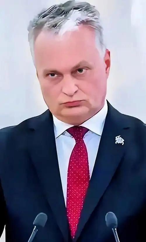 活久见！立陶宛总统瑙塞达为了推脱责任，2月12日他对着立陶宛国家广播电视台公开宣