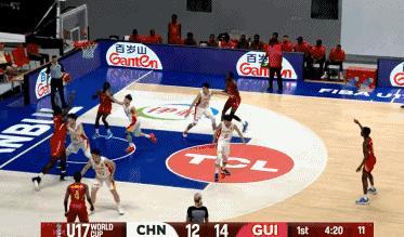 何文炜第2个抢断，冯俞博三分，中国U17男篮15-14反超几内亚
北京时间6月2