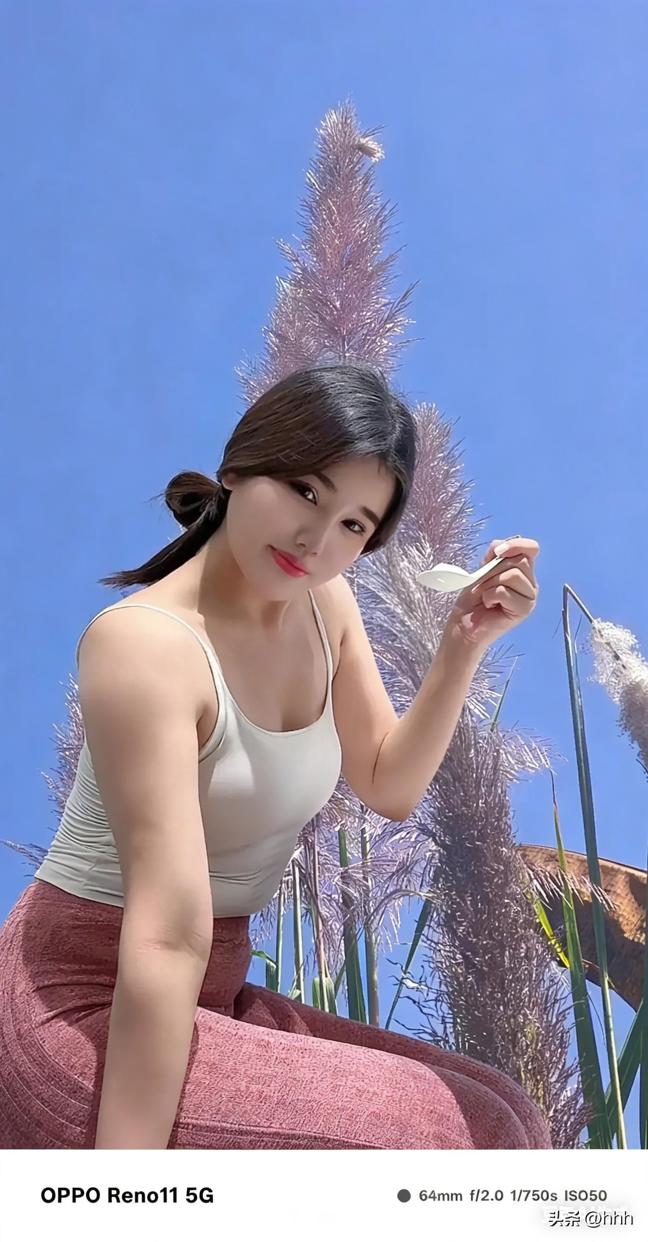 生活处处是精彩，在芦苇丛中，搞点美食，在蓝蓝天空下，别有一番情趣。