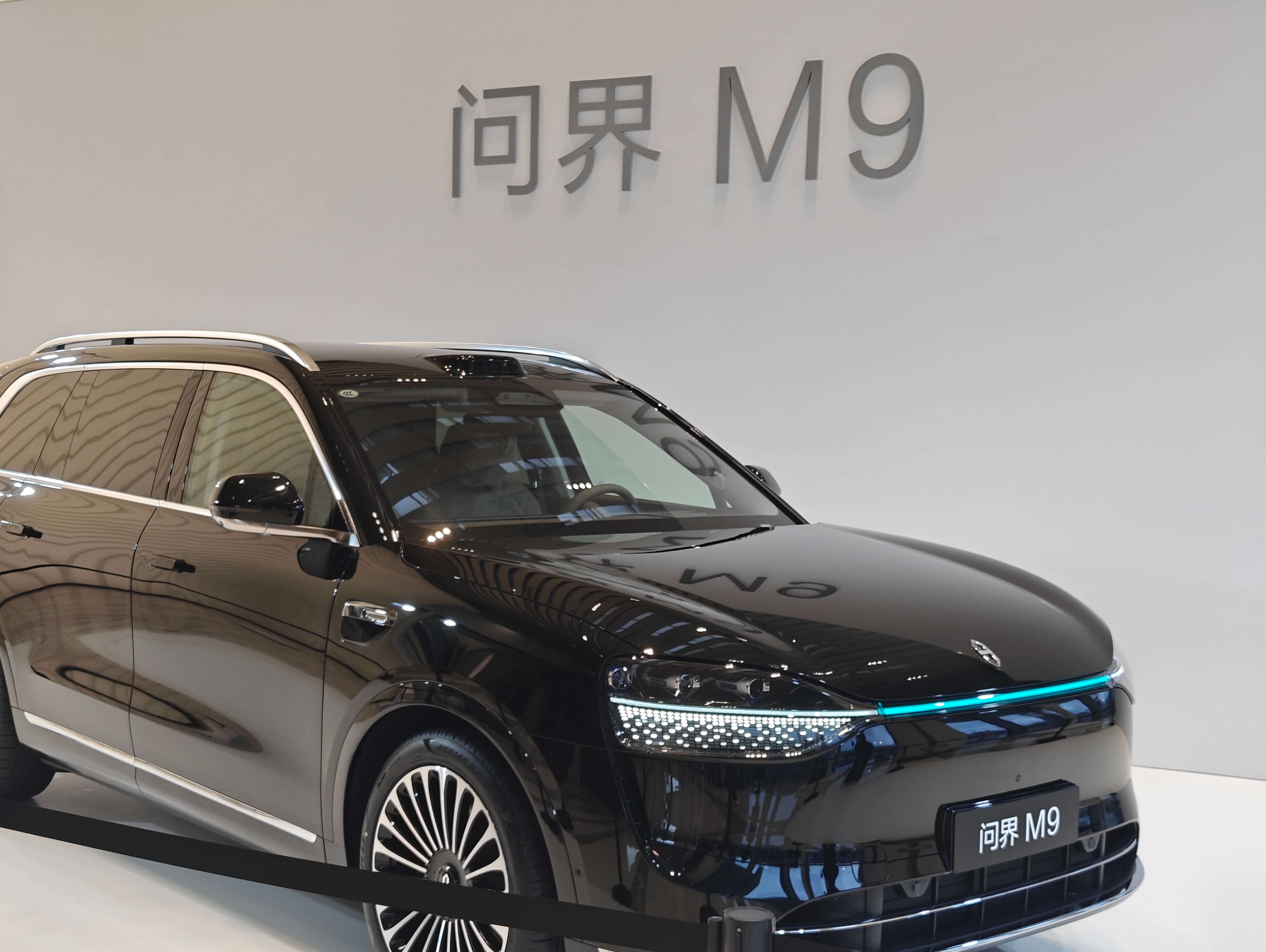 已经来到鸿蒙智行发布会现场，让我们看看号称“全球量产最高线束激光雷达”是怎么个事