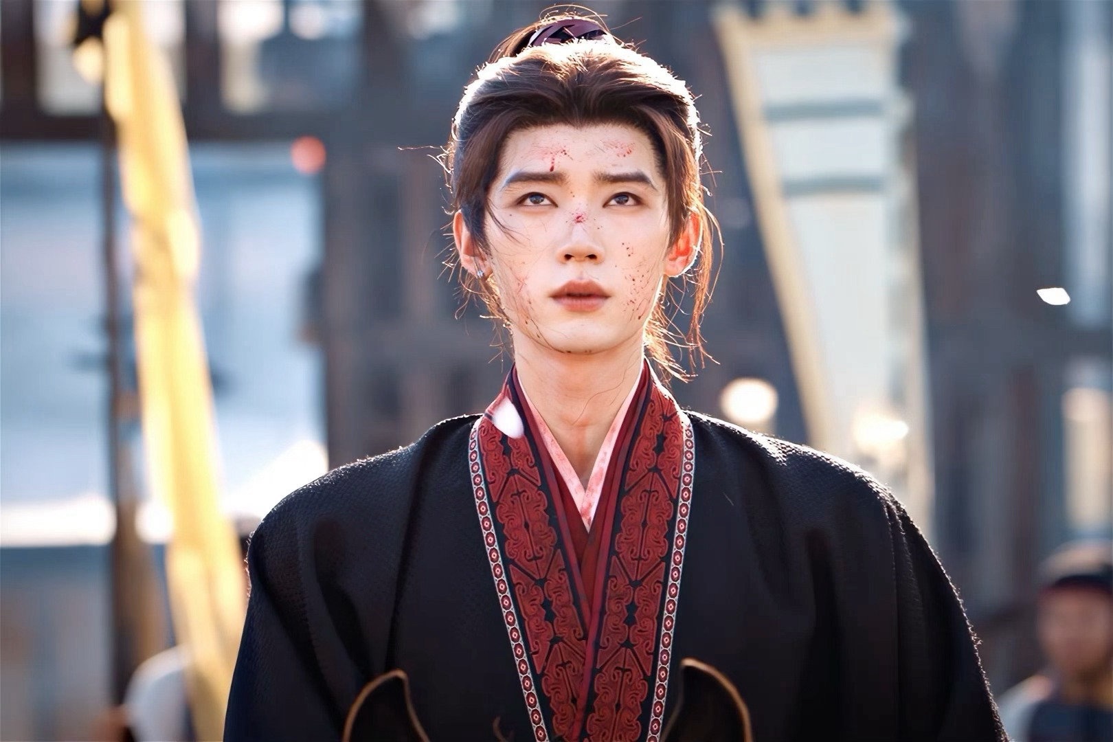 周翊然谢燕来版杀杀杀周翊然把谢燕来的孤狼狠戾演到骨子里，沙漠初战长枪破阵血染征袍