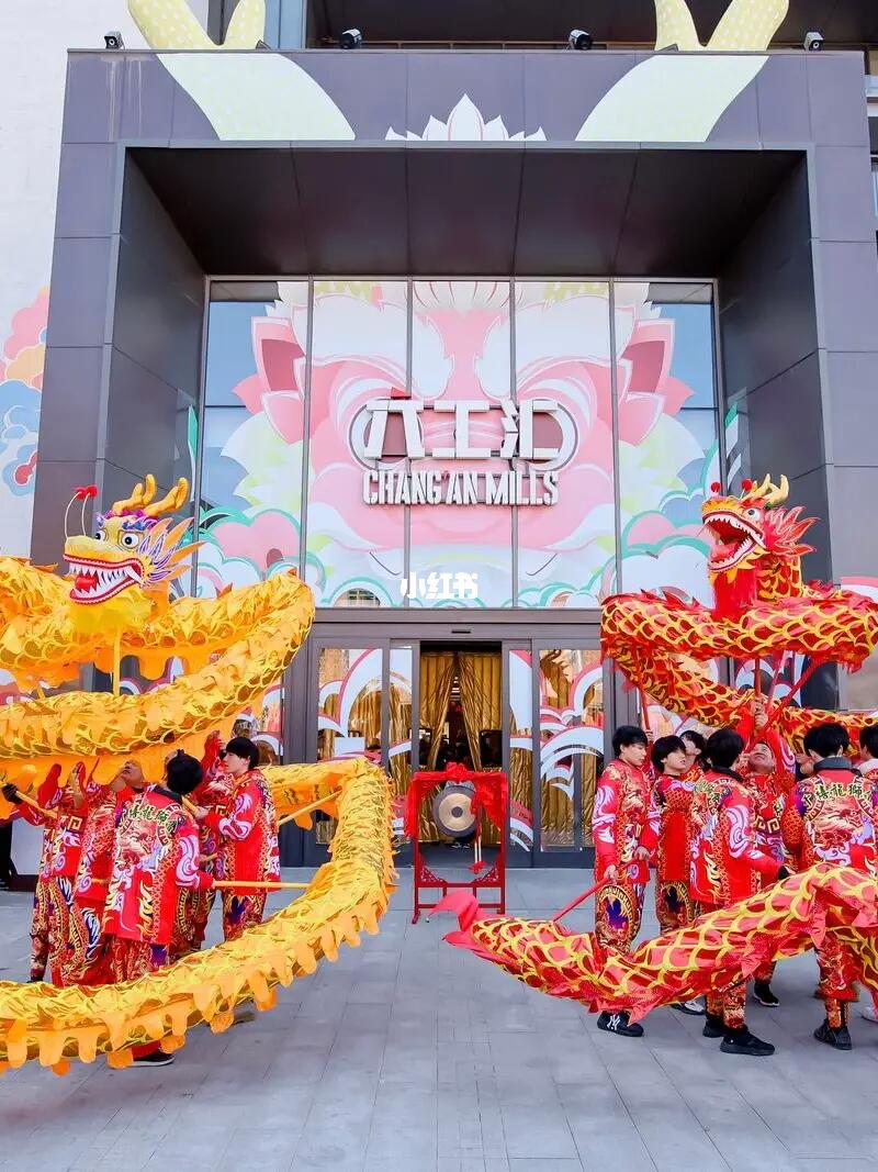 大年初一首钢园live实况，不用去地坛龙潭湖人挤人，这里大龙舞起来
老北京年味假...