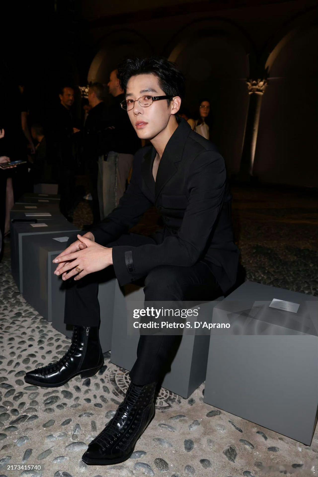 #王安宇时装周G社出图#王安宇时装周 G 社出图让人惊叹，生图好到爆，霸总感肆意