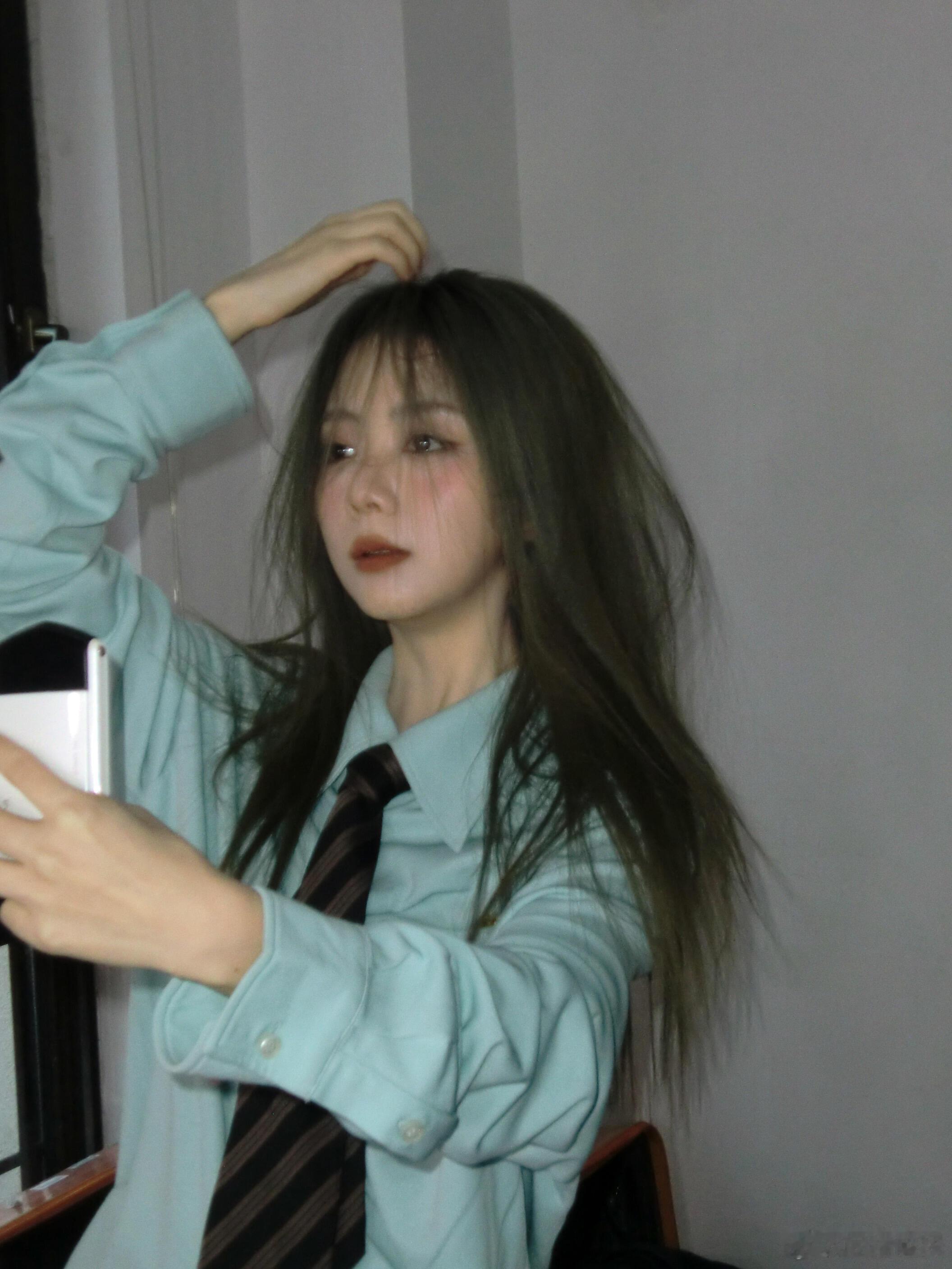 谭松韵这一组好酷，完全没见过的风格！我斯哈斯哈