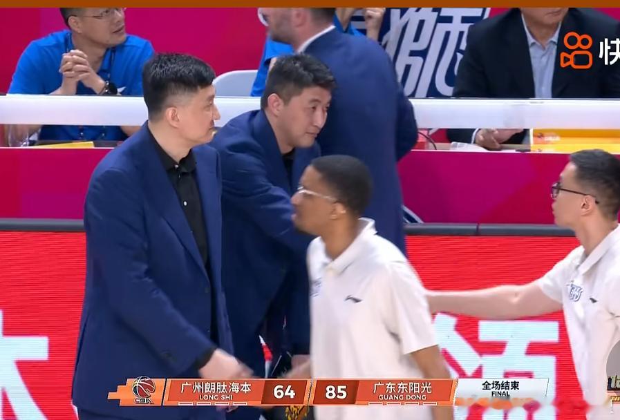 广东男篮vs龙狮男篮CBA季后赛 广州64:85不敌广东 双方大比分1:1发挥正