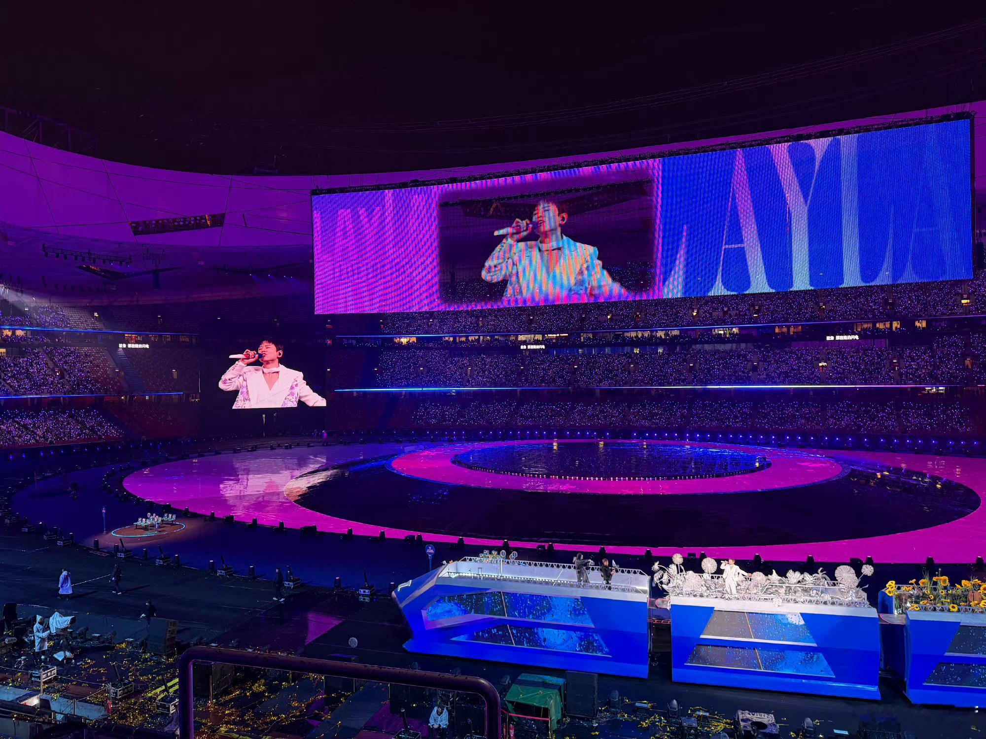 叶一茜带森碟看张杰演唱会  谁的演唱会嘉宾是半个娱乐圈！亲友团全员到场，叶一茜森