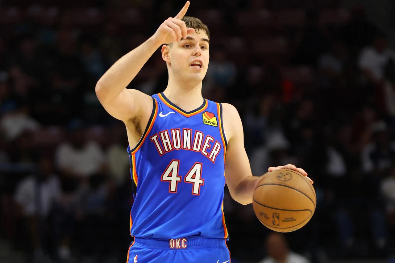 尼古拉·托皮奇目前正在接受睾丸癌治疗，尚未确定复出时间。托皮奇在10月初接受了睾