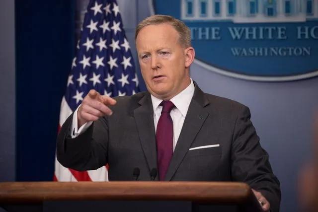 特朗普的白宫新闻秘书（对照看图）：
第一任：肖恩·斯派塞 Sean Spicer