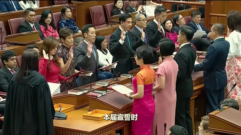 语言切换键：新加坡人的身份防火墙
 
咖椰吐司刚出炉，五位新加坡大叔用闽南语把“