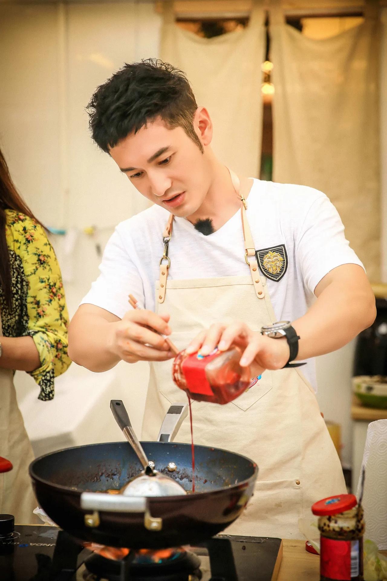 黄晓明大清早紧急发文向大家求助！！！

6号清晨，黄晓明忽然发文说：“做店长这么