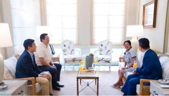 马科斯夫人邀中方进餐，不到72小时通告全球：中菲联手干了件大事
 
12 月 1