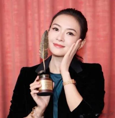 内娱最炸裂的资本操作！

章子怡230万的投资，

仅仅用4年时间就变3个亿，投