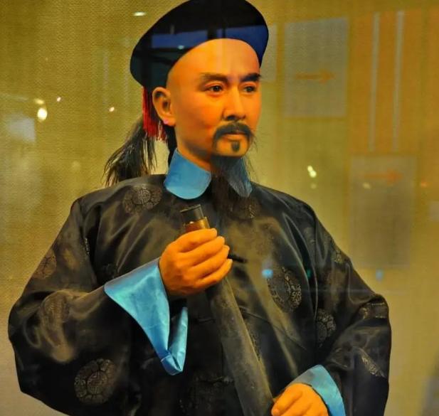 1844 年，道光帝朱笔一挥，将民族英雄林则徐 “发配” 新疆伊犁。刑部官员们却