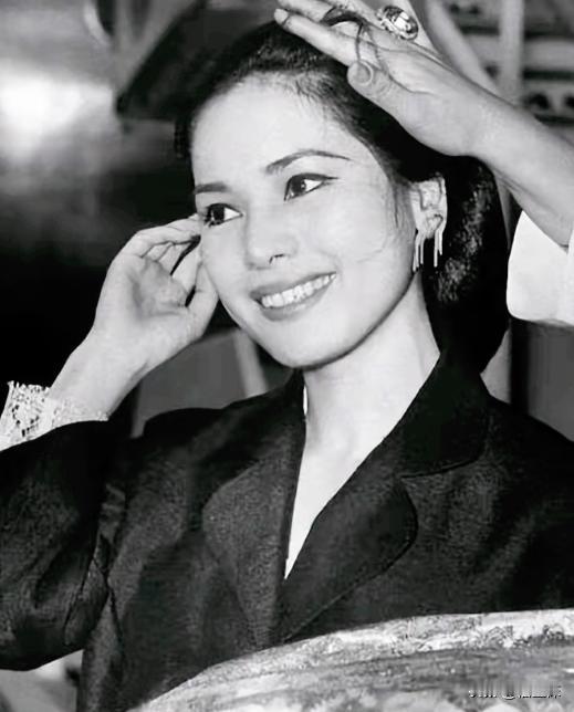 1959年，印尼总统苏加诺秘密访问日本，知道他好色，日本专门从国内为他挑选了19