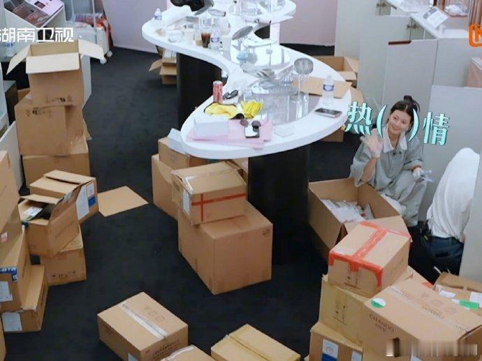赵昭仪宣传委员上大分赵昭仪速成柜姐有点天赋 赵昭仪这学习能力绝了！第一天就把柜姐