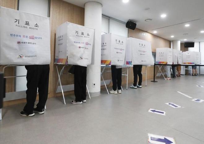 韩国政坛突发震荡！

本月 3 日地方选举爆发离谱选票短缺风波，引发全民质疑、舆